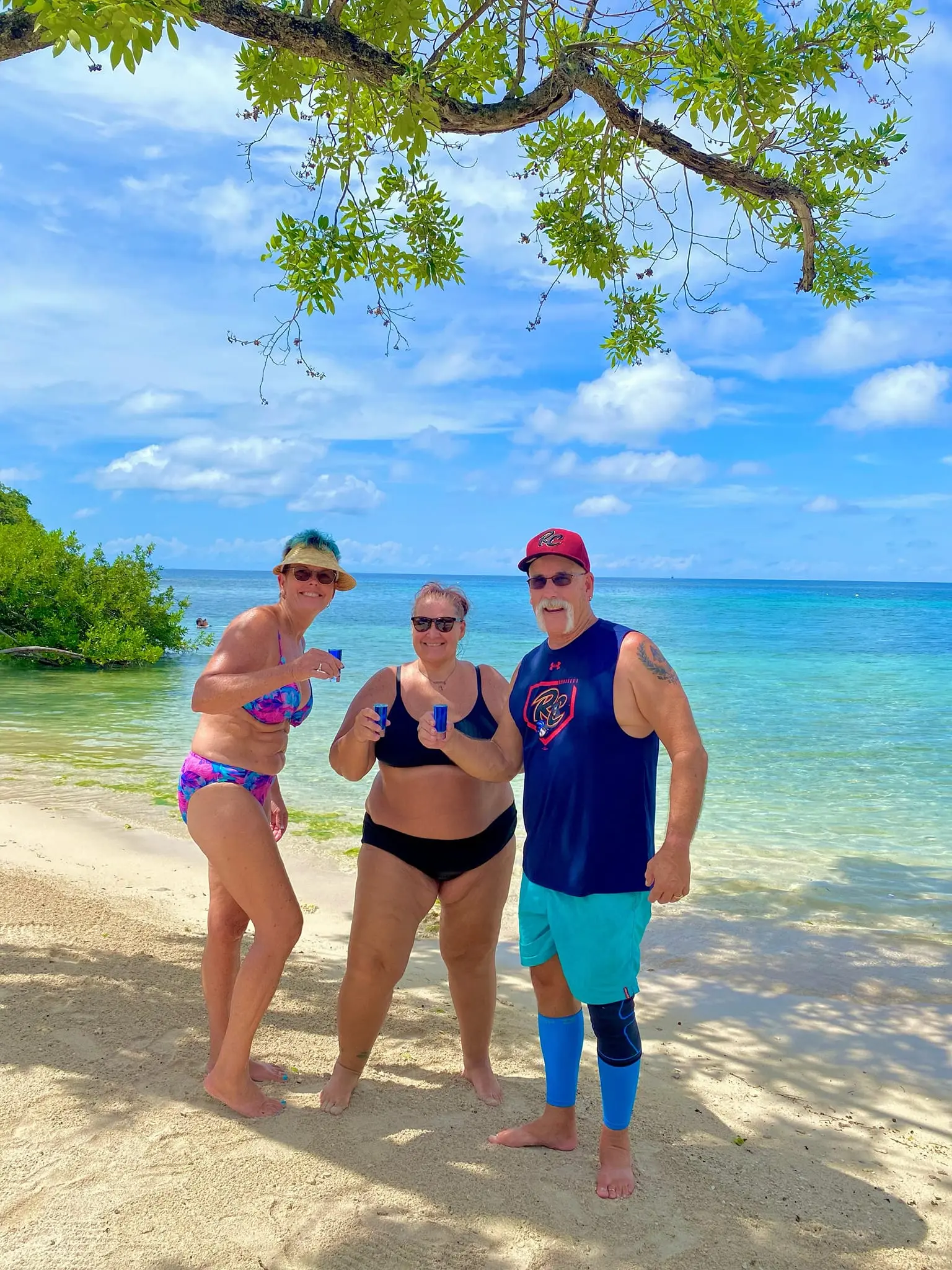 Roatan Snorkeling Tour – Two Reef Stops & Beach Break - Image 6