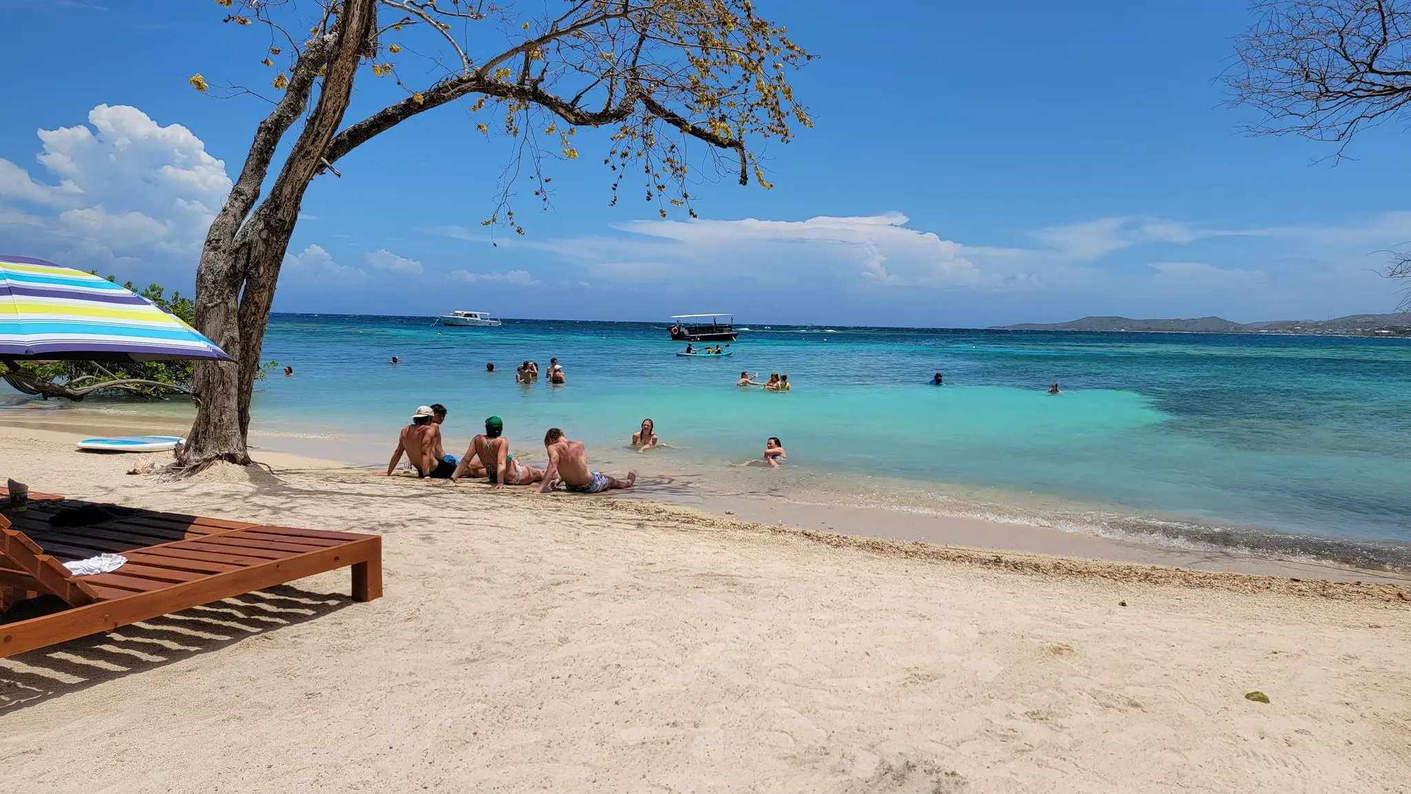 Roatan Snorkeling Tour – Two Reef Stops & Beach Break - Image 8