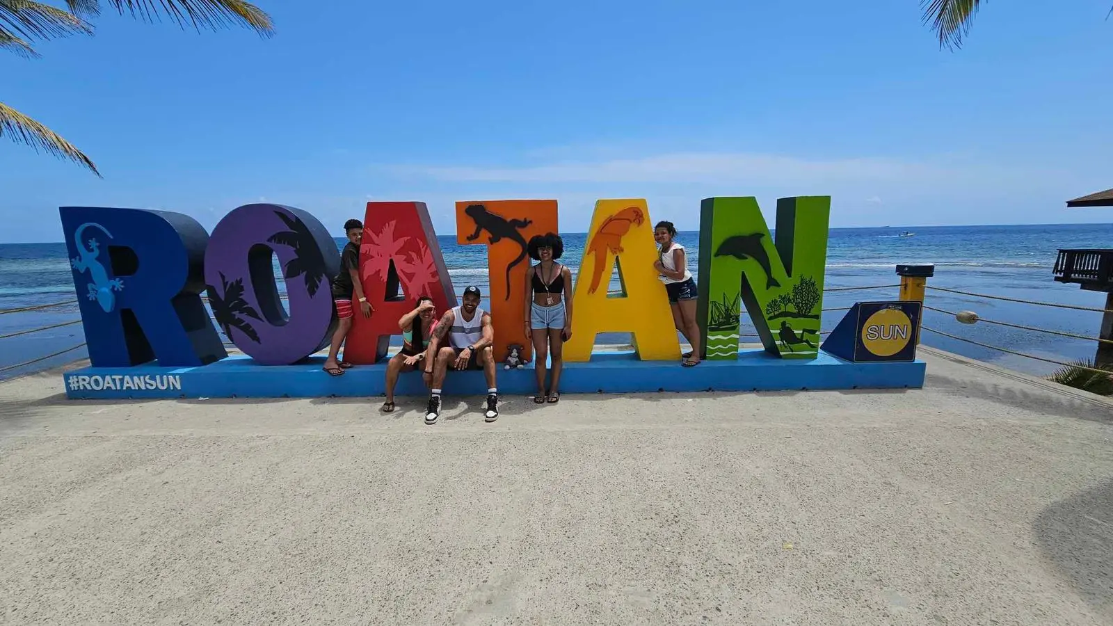 Monkeys and Sloths Island Tour Roatan – Wildlife & City Highlights Adventure - Image 10