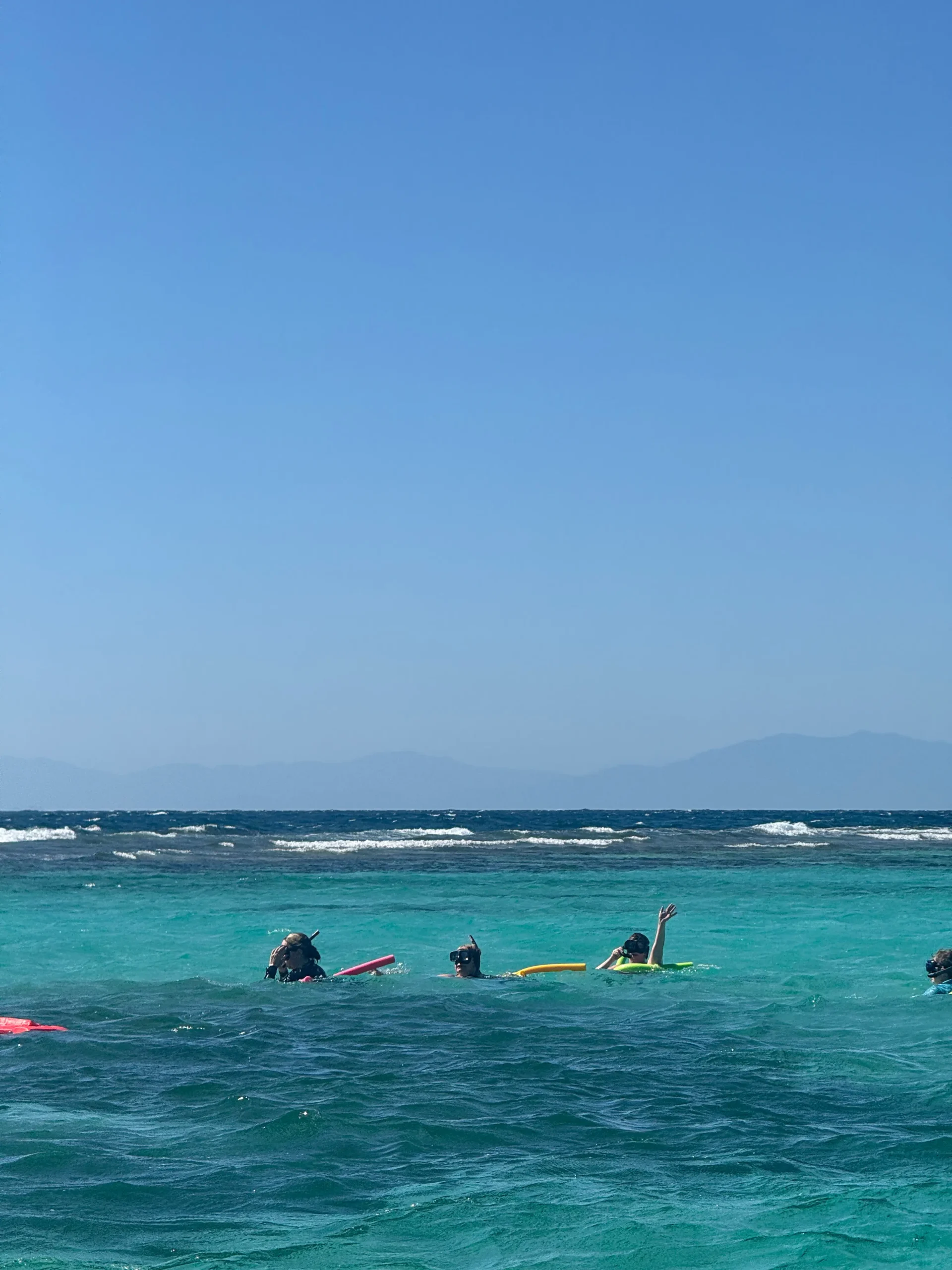 Roatan Snorkeling Tour – Two Reef Stops & Beach Break - Image 2