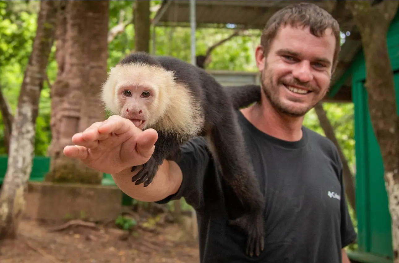 Monkeys and Sloths Island Tour Roatan – Wildlife & City Highlights Adventure - Image 4